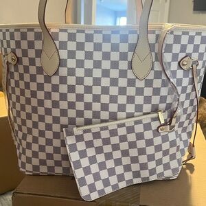 Checked Pattern White and Gray Tote with Detachable Pouch